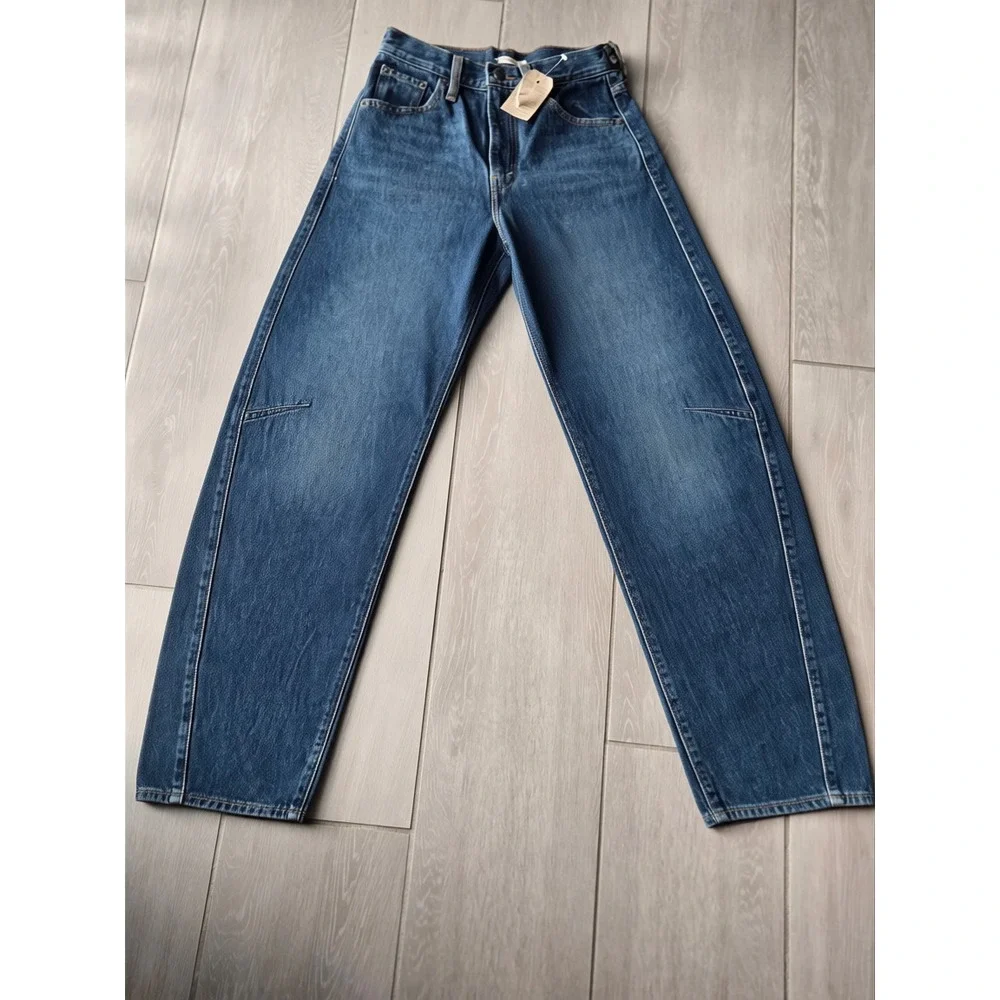 Levi's Cinch Barrel Jeans High Rise Color: Dark Wash Size: 25 x 31 (Size 2/ XS) - Picture 3 of 9
